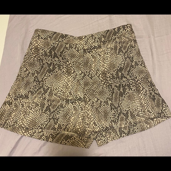 Snake Print Babaton high waisted shorts. - Picture 1 of 3